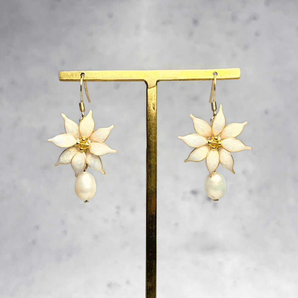 【ポインセチア】イヤリング／一輪／シャンパンゴールド／クリスマス／金属アレルギー対応／ニッケルフリー／冬新作／受注生産 | 4枚目